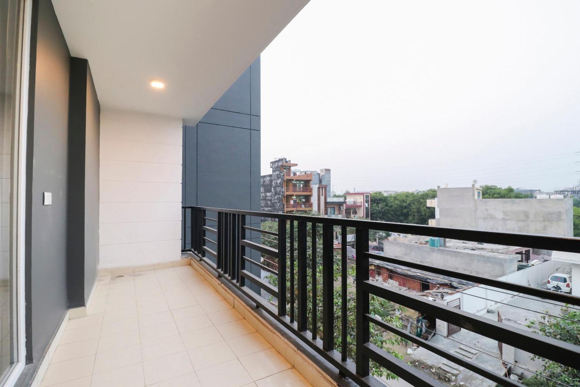 โอโย ทาวน์เฮาส์ 588 นอยดา เซ็กเตอร์ 71 Hotel Indirapuram ภายนอก รูปภาพ