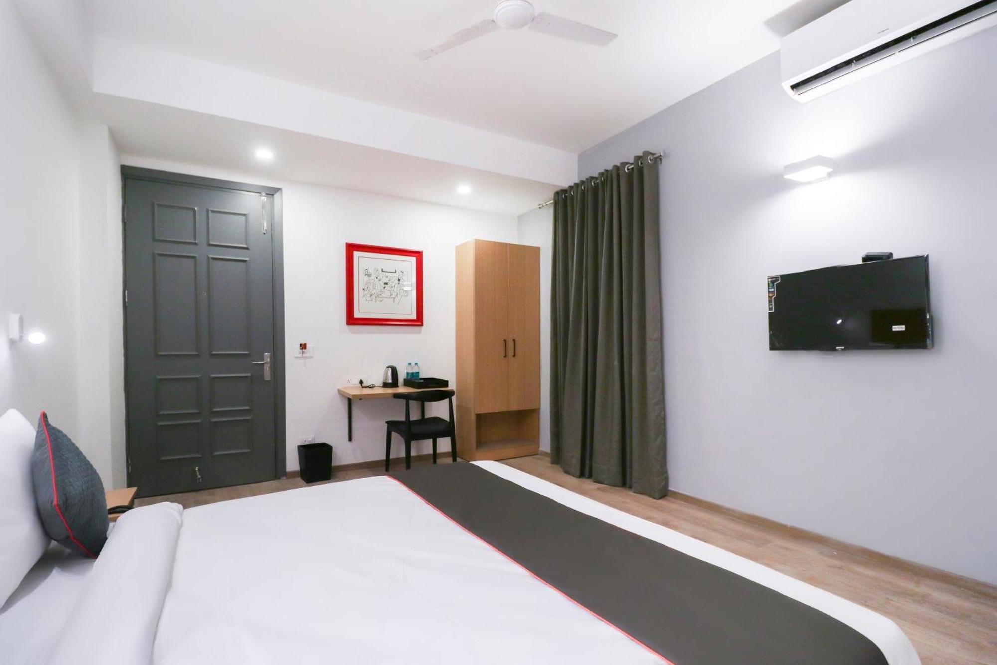 โอโย ทาวน์เฮาส์ 588 นอยดา เซ็กเตอร์ 71 Hotel Indirapuram ภายนอก รูปภาพ