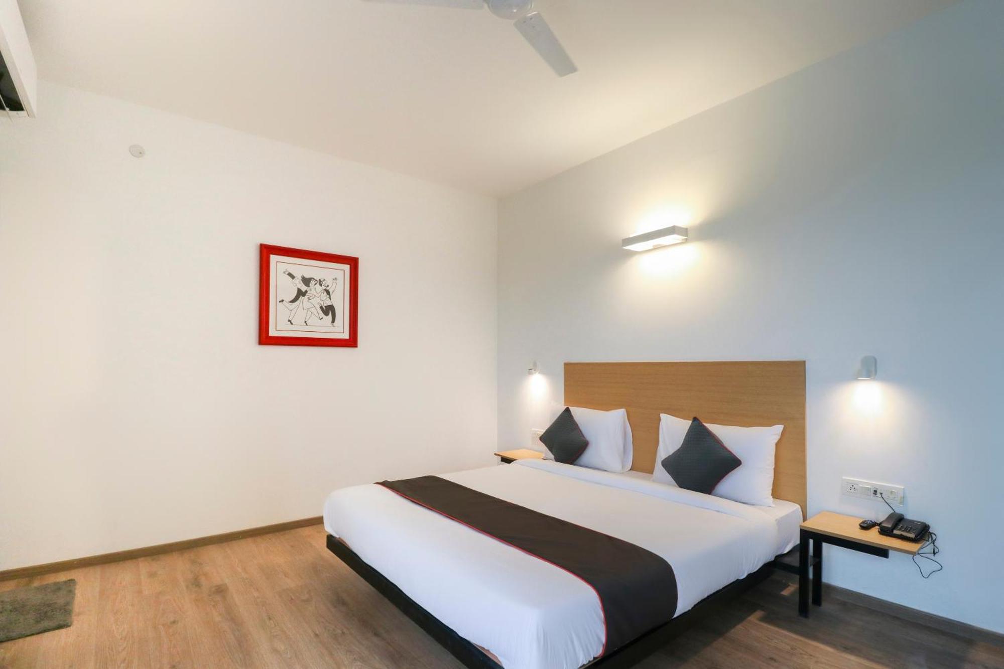 โอโย ทาวน์เฮาส์ 588 นอยดา เซ็กเตอร์ 71 Hotel Indirapuram ภายนอก รูปภาพ